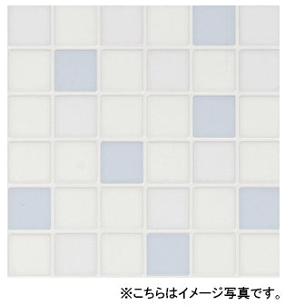 日本デコラックス モザイコ ヴァンサンク(25mm角タイル柄)<br>キッチンパネル(バスルーム・サニタリー・トイレスペース兼用)<br>GX-3309VA エンボス仕様 ペールブルー<br>●サイズ3mm×910mm×2420mm (3×8版)<br>●3mm厚で凸凹感を演出